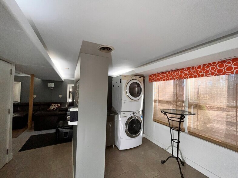 More Photos Of 110 Ponemah Rd, Amherst Freestanding For Sale