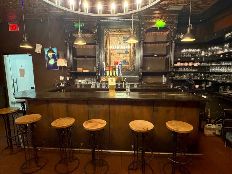 More Photos Of 1305 Locust St, Philadelphia Office For Lease