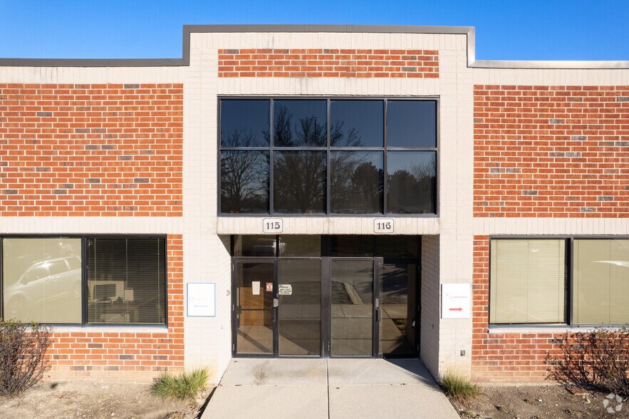 More Photos Of 100 N Fairway Dr, Vernon Hills Unknown For Lease