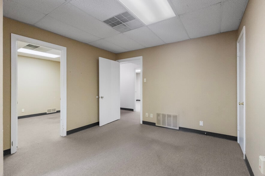 More Photos Of 421 S Beckham Ave, Tyler Medical For Lease