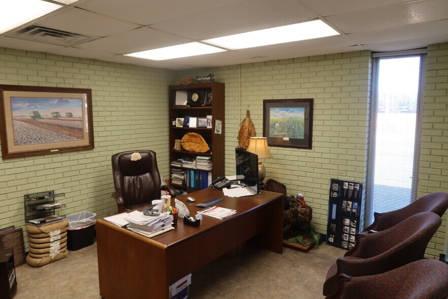 More Photos Of 10791 E Finch St, Middlesex Warehouse For Sale