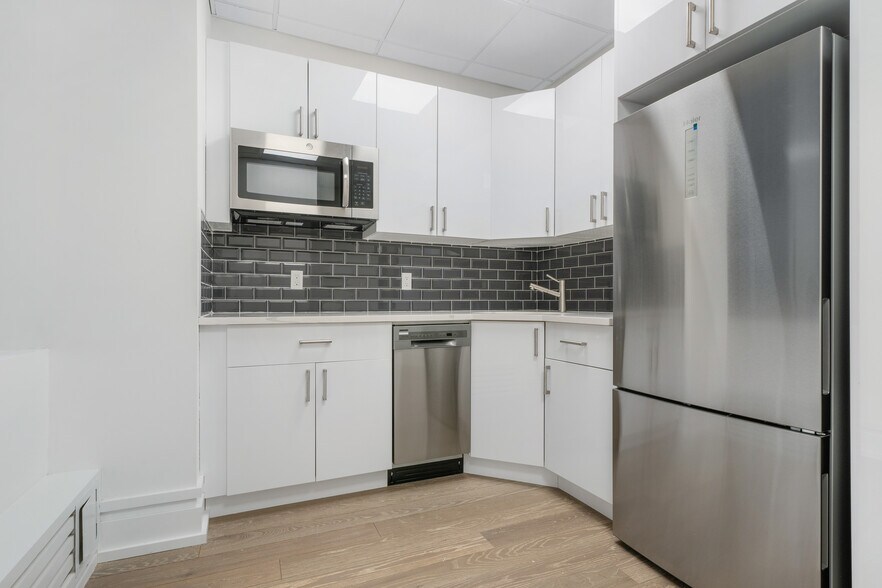 More Photos Of 56 W 45th St, New York Office For Lease