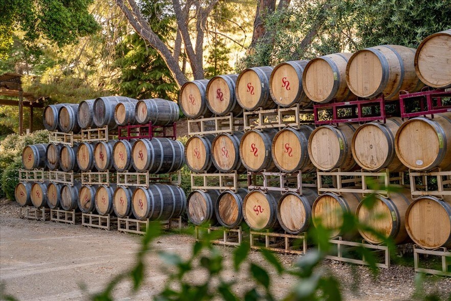 More Photos Of 1525 Peachy Canyon Rd, Paso Robles Winery Vineyard For Sale