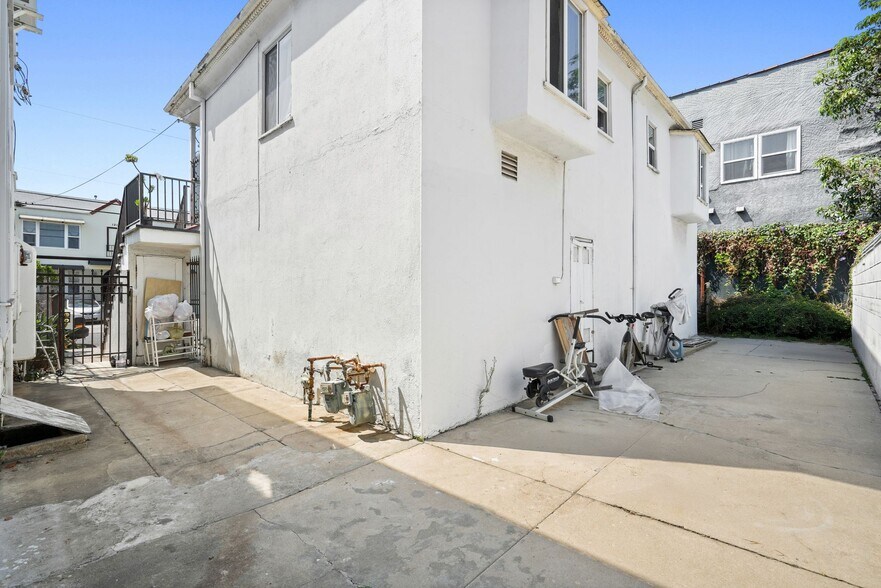 More Photos Of 1200-1210 N Kenmore Ave, Los Angeles Apartments For Sale