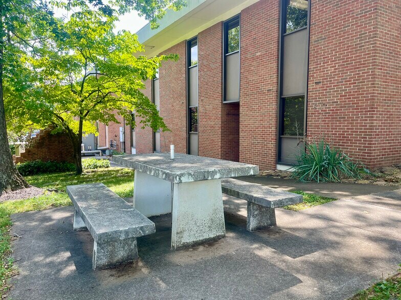 More Photos Of 2400 Sutherland Ave, Knoxville Office For Lease