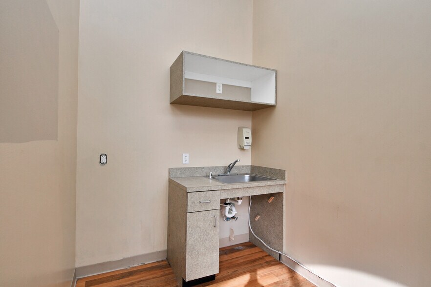 More Photos Of 3521 Town Center Blvd, Sugar Land Medical For Lease