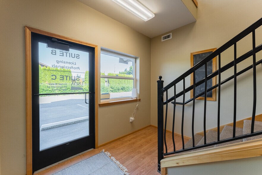 More Photos Of 914 Citadel Dr, Everson Office Residential For Lease