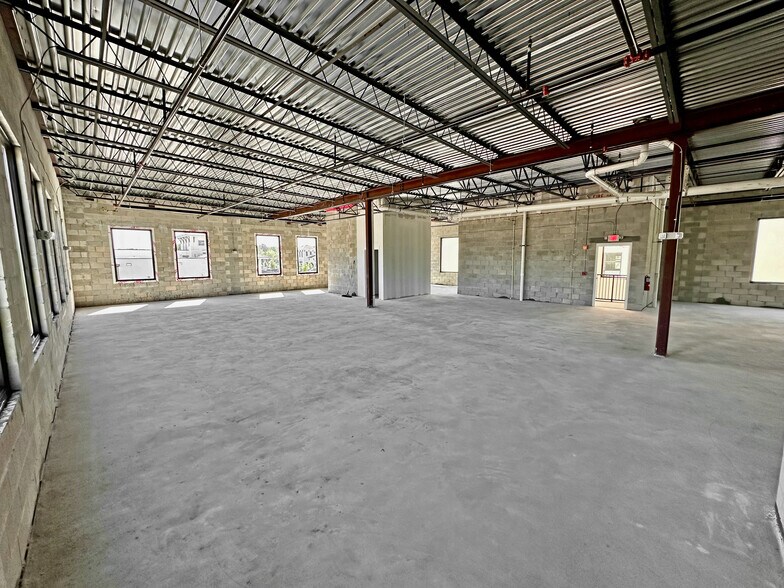 More Photos Of 95 Jaidev Rd, Saint Johns Medical For Lease