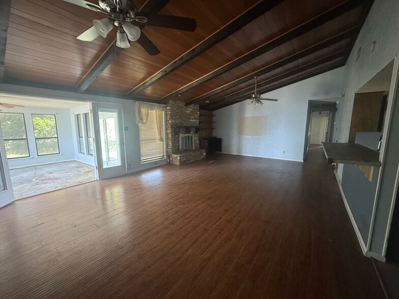 More Photos Of 401 Patriot Way, Georgetown Specialty For Lease