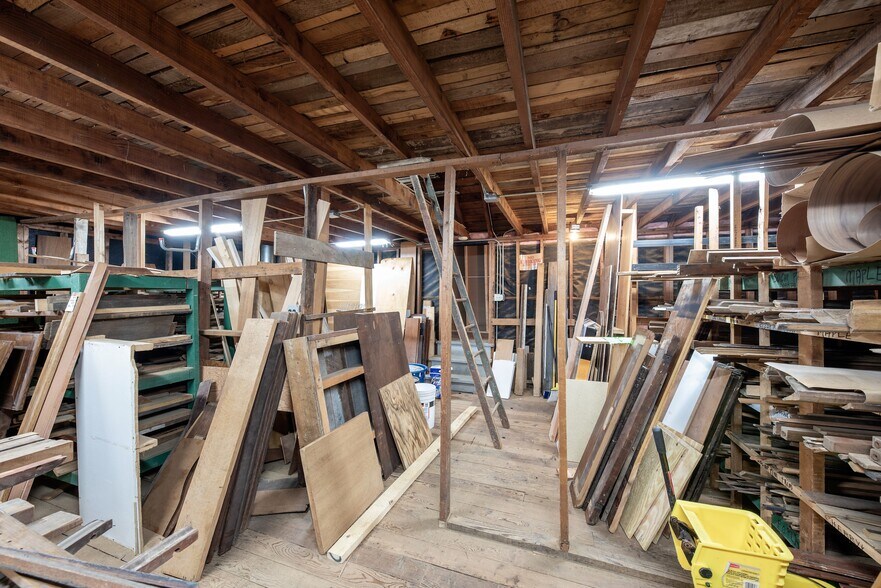 More Photos Of 890 Lake Ave, Woodstock General Retail For Sale