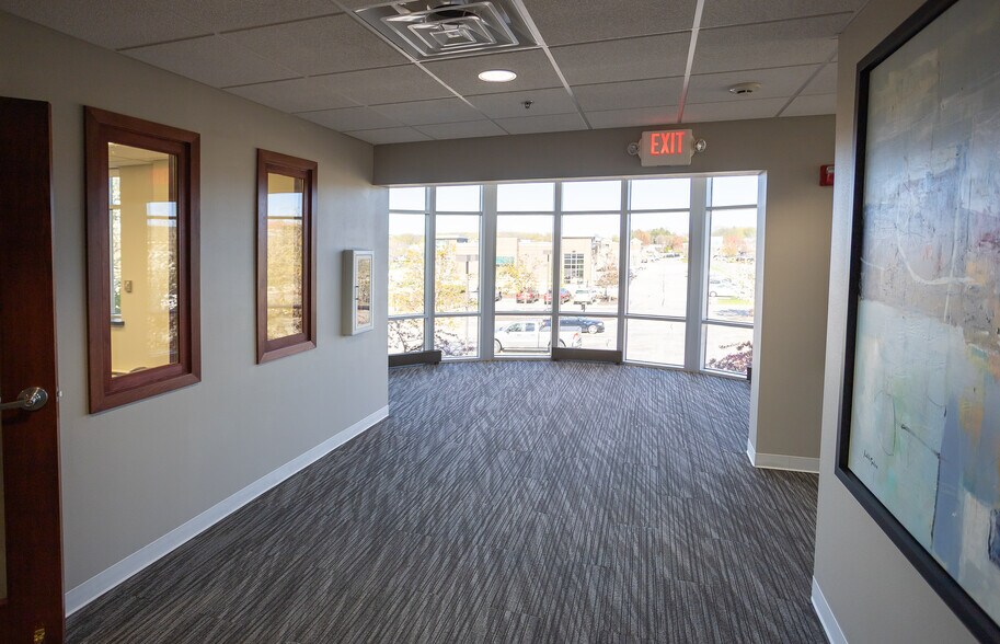 More Photos Of 19105 W Capitol Dr, Brookfield Medical For Lease