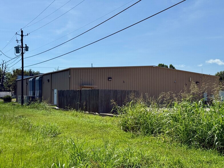 More Photos Of 504 N EE Wallace Blvd, Ferriday Storefront For Sale