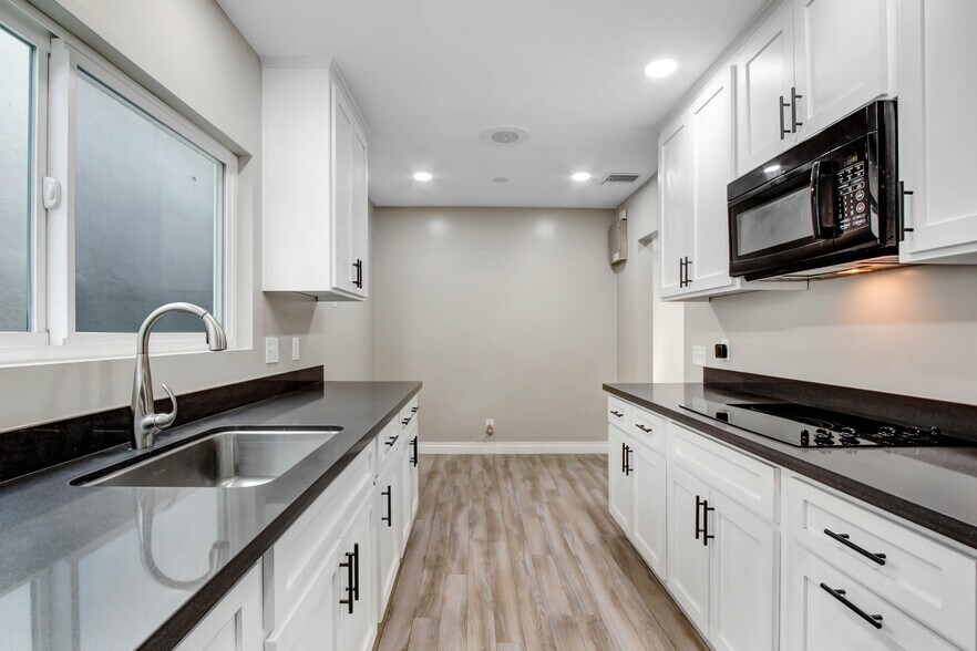 More Photos Of 5709 E Beverly Blvd, Los Angeles Office Residential For Lease