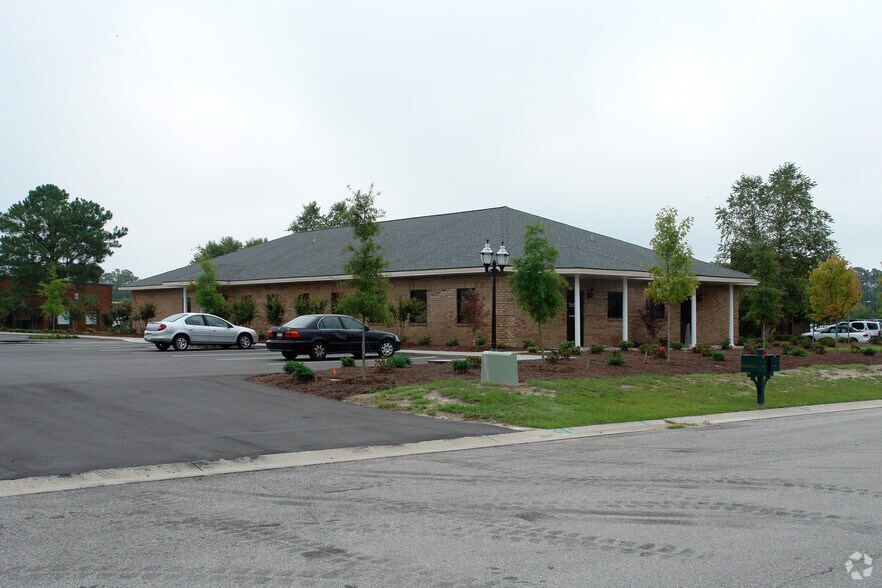 More Photos Of 5505 Business Dr, Wilmington Office Residential For Lease