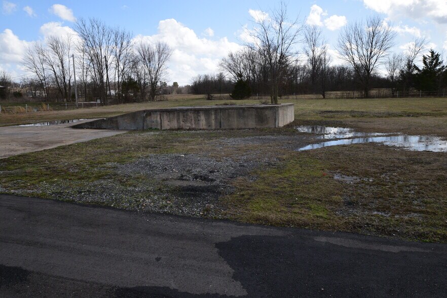 More Photos Of 2175 W Choctaw St, Tahlequah Light Distribution For Sale