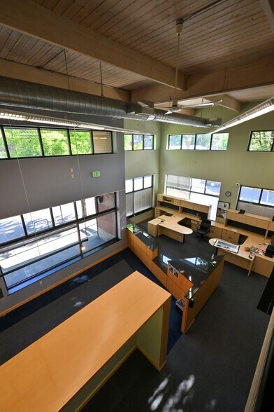 More Photos Of 1636 E Burnside St, Portland Office For Sale