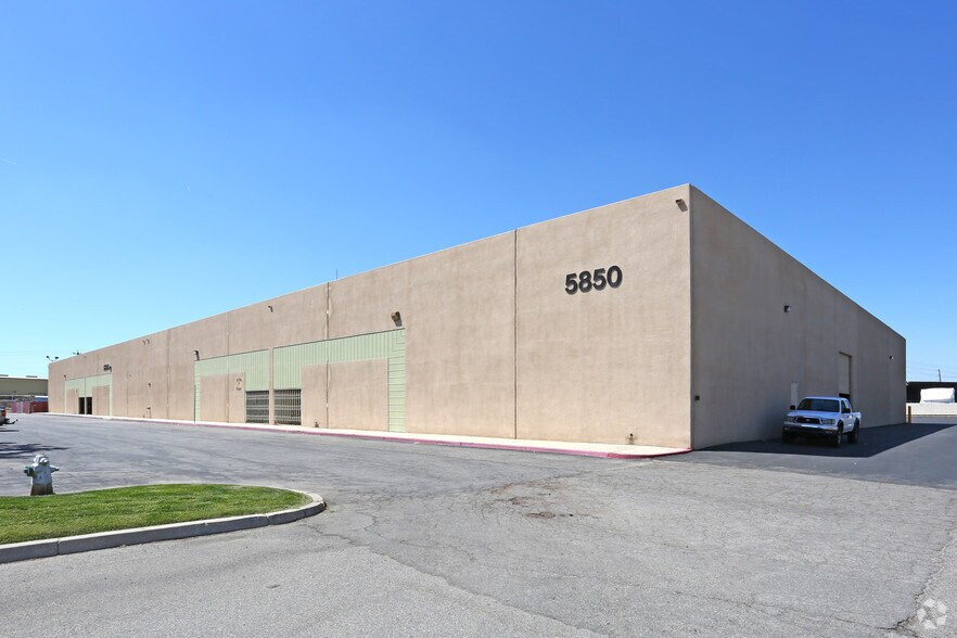 More Photos Of 5850 District Blvd, Bakersfield Warehouse For Lease