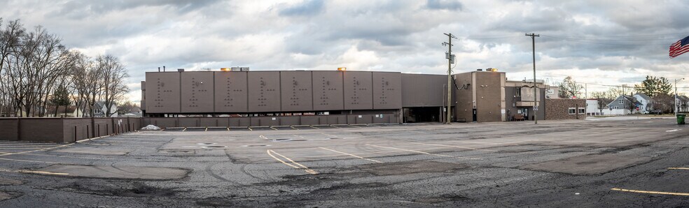 More Photos Of 3490 12 Mile Rd, Berkley General Retail For Sale