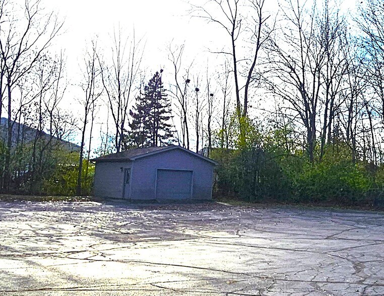 More Photos Of 3165 Cabaret Trl S, Saginaw Office For Sale