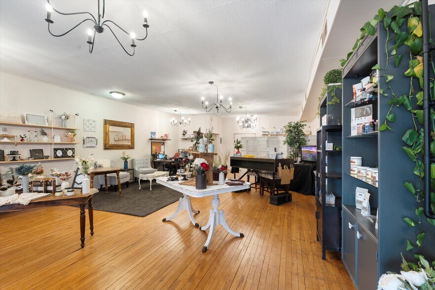 More Photos Of 111-113 Cascade St, Osceola Storefront For Sale