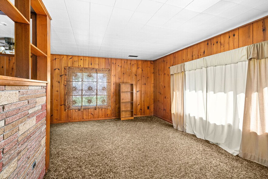 More Photos Of 4892 MN-61 N, Beaver Bay Specialty For Sale