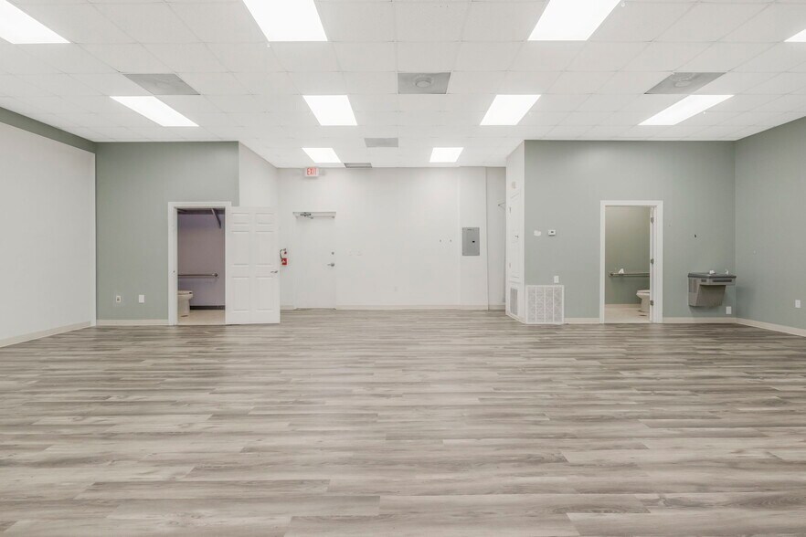 More Photos Of 7000 Pine Forest Rd, Pensacola Unknown For Lease