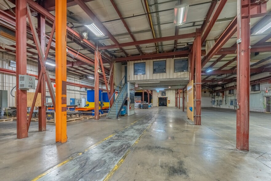 More Photos Of 396 Henry St, Brantford Manufacturing For Lease