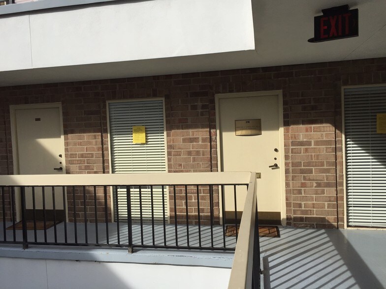 More Photos Of 6116 Rolling Rd, Springfield Medical For Lease