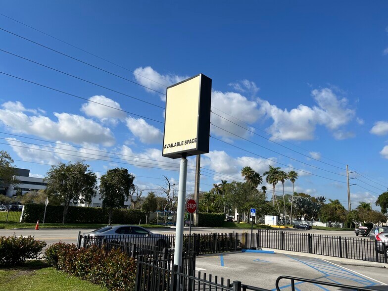 More Photos Of 1001 NW 95th St, Miami Restaurant For Lease