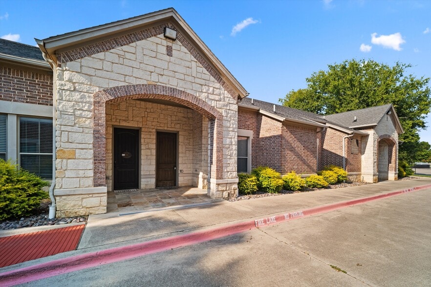 More Photos Of 4016 Gateway Dr, Colleyville Office For Sale