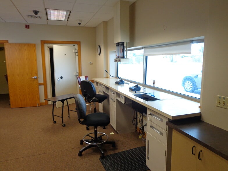 More Photos Of 101 N 36th St, Quincy General Retail For Lease