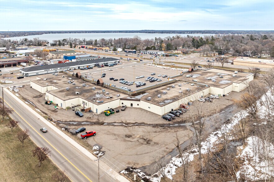 More Photos Of 804-840 S Lake St, Forest Lake General Retail For Lease