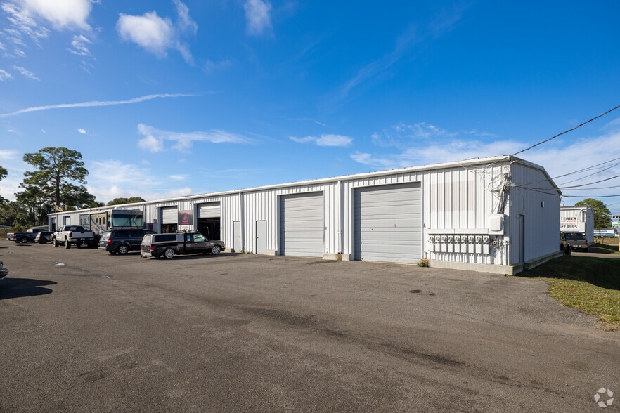 More Photos Of 7715-7723 Ellis Rd, West Melbourne Warehouse For Lease