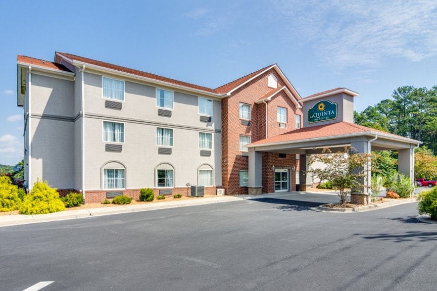 More Photos Of 15 Chateau Dr SE, Rome Hotel For Sale