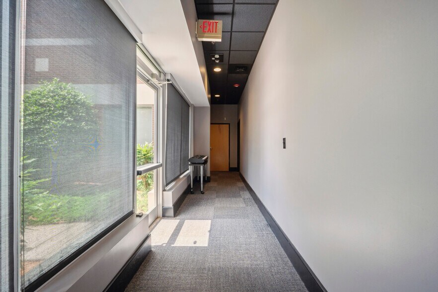 More Photos Of 3120 Latrobe Dr, Charlotte Showroom For Lease