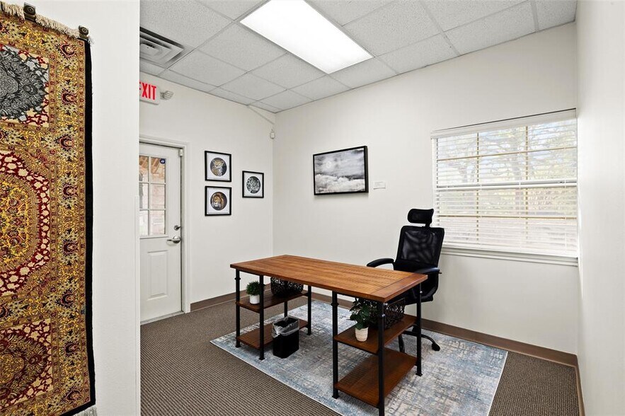 More Photos Of 800 W Highway 290, Dripping Springs Medical For Sale