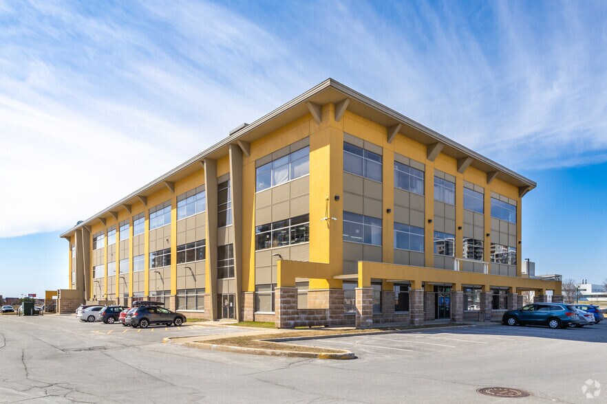 More Photos Of 950 Montée Des Pionniers, Terrebonne Medical For Lease