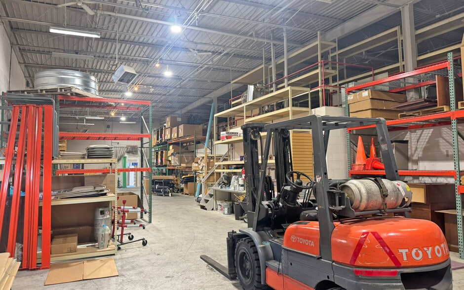 More Photos Of 1438 N Crooks Rd, Clawson Warehouse For Sale