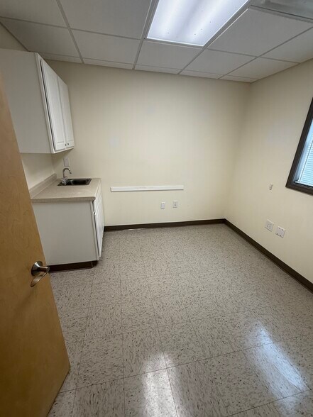 More Photos Of 651 S Center Ave, Somerset Medical For Sale