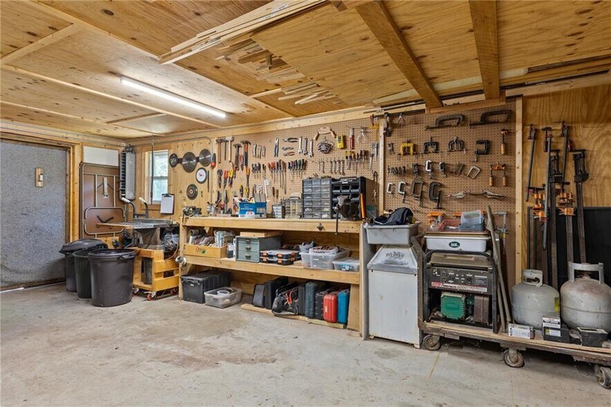 More Photos Of 755 County Road 210, Eureka Springs Hotel For Sale