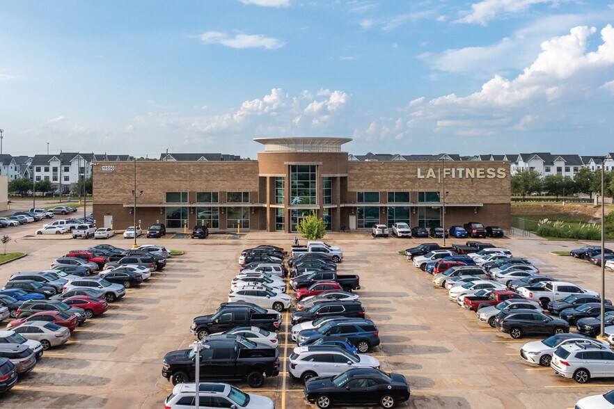 Primary Photo Of 19550 Restaurant Row, Houston Freestanding For Sale
