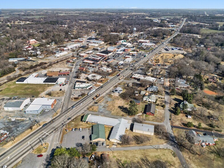 More Photos Of 6402 W Marshville Blvd, Marshville Showroom For Lease