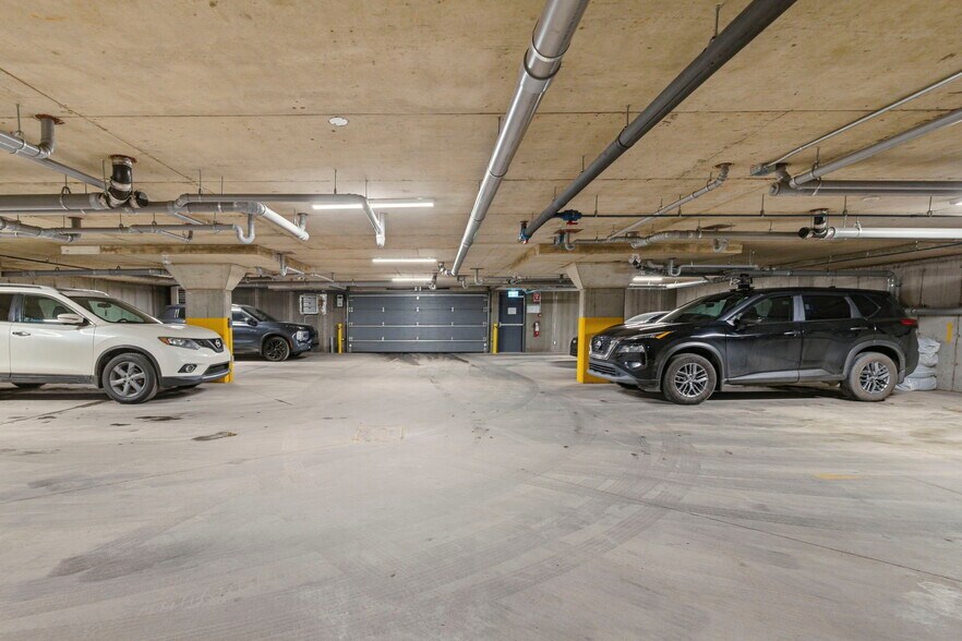 More Photos Of 1074 Ch Du Côteau-Rouge, Longueuil Apartments For Sale
