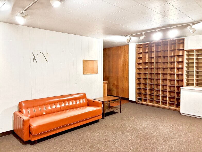 More Photos Of 1012 Commercial St NE, Salem Freestanding For Lease