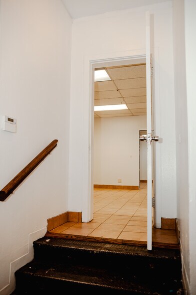 More Photos Of 4422 Live Oak St, Dallas Freestanding For Lease