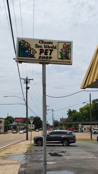 More Photos Of 217 Highway 51 N, Covington General Retail For Sale