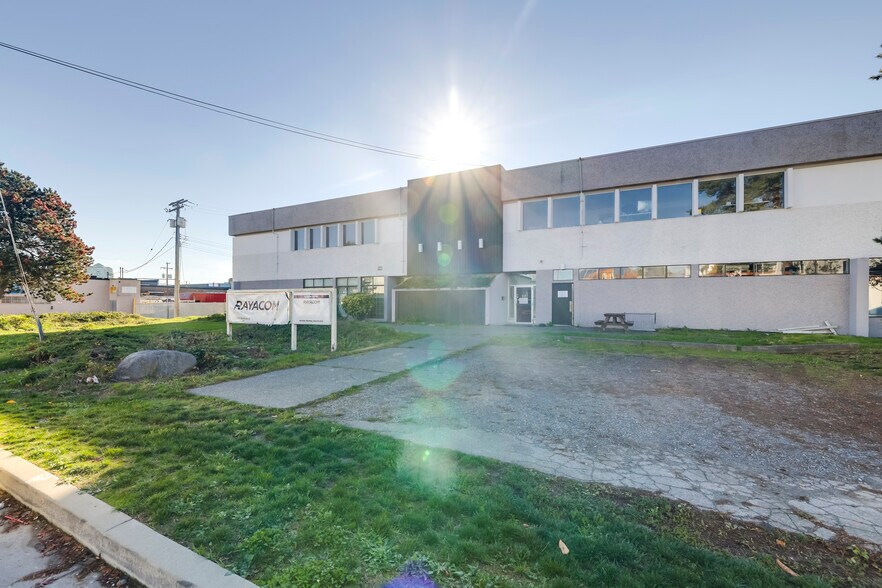 More Photos Of 7060 Waltham Ave, Burnaby Warehouse For Lease