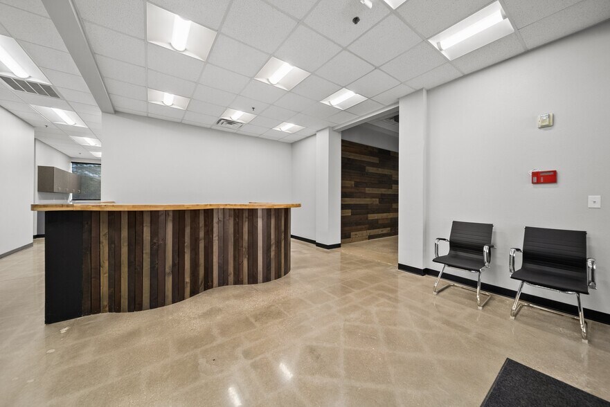 More Photos Of 210 SE 34th St, Bentonville Office For Sale
