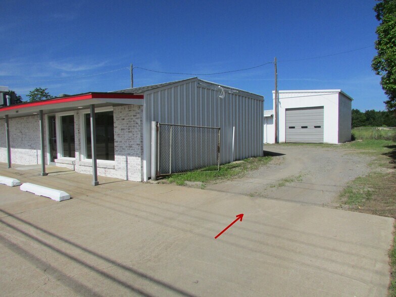 More Photos Of 1907 N 11th St, Muskogee Office For Sale