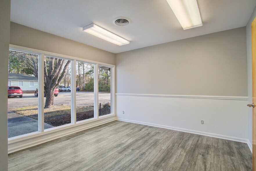 More Photos Of 137 Cedar Dr, Saint Stephen Office For Sale